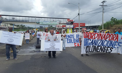 Agrupaciones populares cierran la va en medida de protesta por las persecuciones
