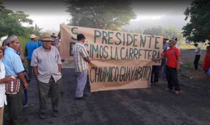 Trancan la Interamericana exigiendo construccin de carretera