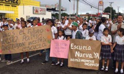 Continan las protestas para exigir la construccin del nuevo plantel educativo