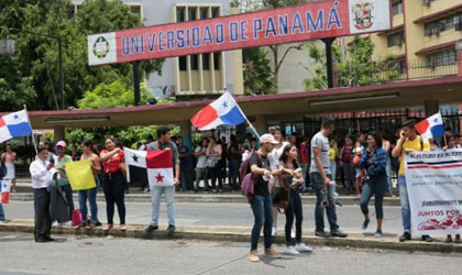 Estudiantes de Derecho exigen una constituyente