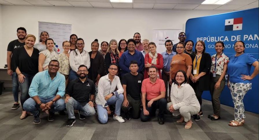 Brindan taller de formacin de microempresarios para actores de la msica