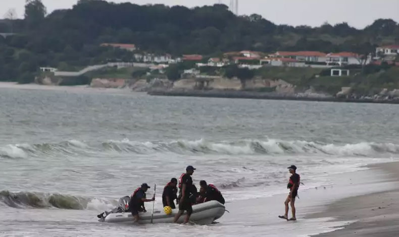 Muere un surfista a causa del fuerte oleaje en playa Punta Barco Viejo
