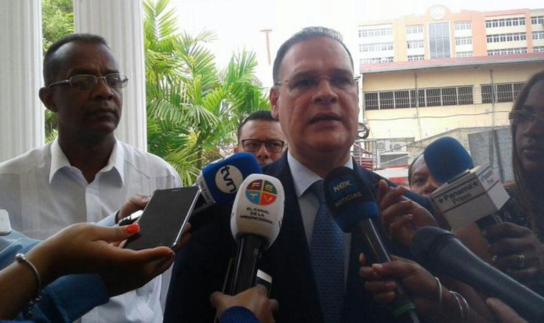 Crisis poltica en el pas rene a miembros de PRD con dirigentes del CAN