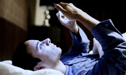 Revisar tu smartphone por las noches puede dejarte ciego