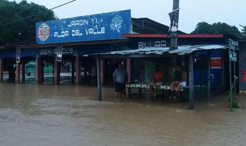 Rio Tonos se vuelve a desbordar