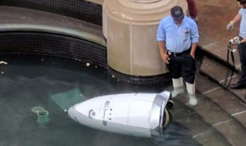 Robot que trabajaba como seguridad decide suicidarse