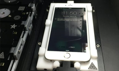 Apple creó una maquina capaz de reparar la pantalla  o el Touch ID de un iPhone de una forma rápida