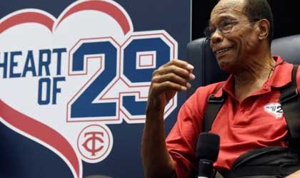 Rod Carew recibi corazn de jugador de la NFL