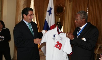 Rod Carew juega el partido de su vida tras infarto y necesita transplante de corazn