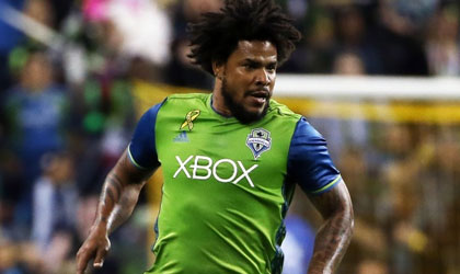 Romn ve accin con su equipo el Seattle Sounders