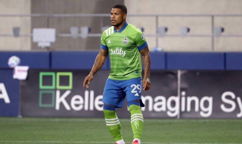 Romn Torres disputa sus primeros minutos de juego tras su regreso a Seattle