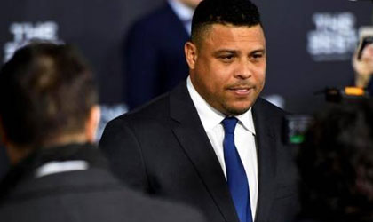 Ronaldo es el encargado de presentar el trofeo de la Copa Confederaciones 2017