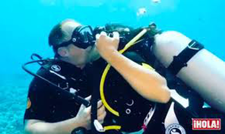 Salma Hayek mostr a su pequea la magia del buceo