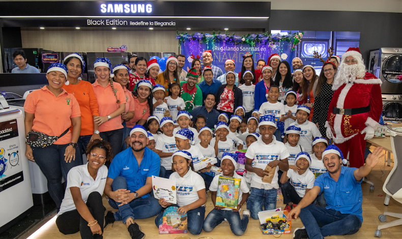 Samsung abre sus puertas para desear Feliz Navidad junto a nios de varias escuelas de la regin