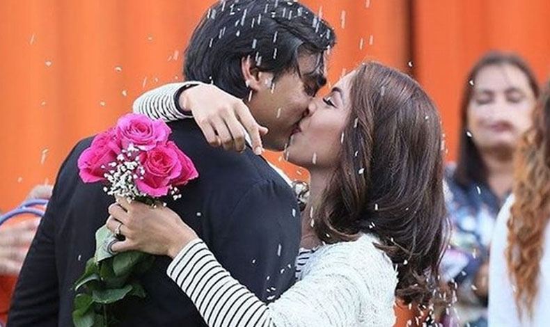Sara Rivera luci radiante en su boda civil