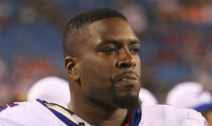 Seantrel Henderson suspendido por la NFL