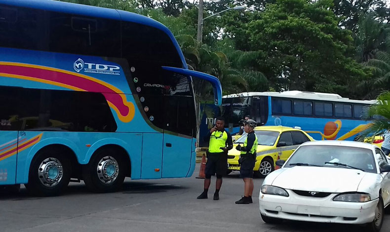 Seor muere dentro de un bus de la ruta David-Panam