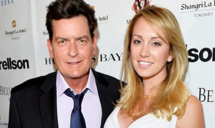 Ex novia de Charlie Sheen lo demanda por ocultarle el VIH