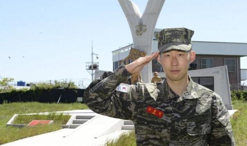 Son Heung-Min del Tottenham cumple servicio militar