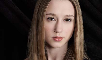 Taissa Farmiga ser la espeluznante monja en el spin off de Expediente Warren