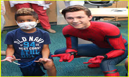 Tom Holland se la pasa destrozando trajes de Spider - Man