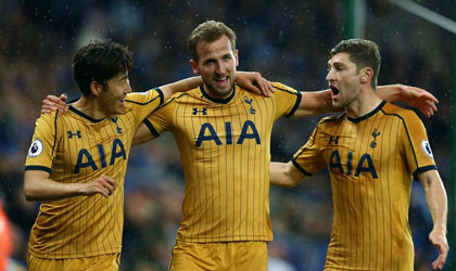 Kane marca cuatro goles en la victoria del Tottenham contra el Leicester