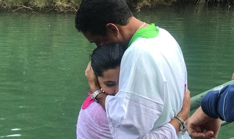 Vanessa Calvio y Jorge Simons Felices de renovar nuestro bautismo
