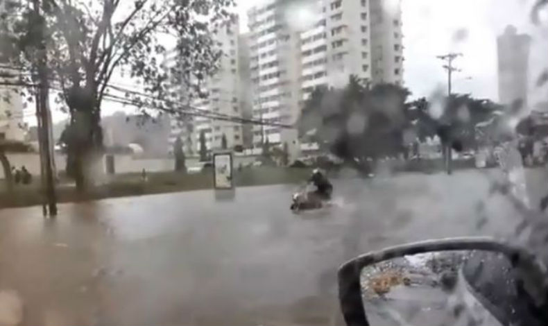 Calles inundadas en Vas del Centro de la Ciudad y San Miguelito