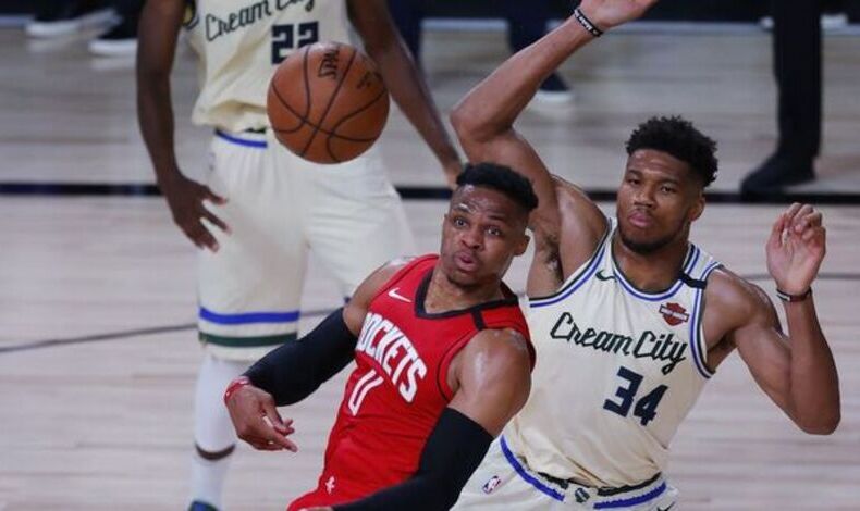 Westbrook con 31 aporta a la victoria de los Rockets ante los Bucks