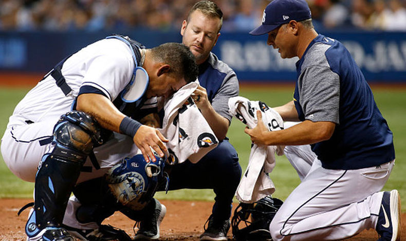 Bate roto de Rubn Tejada lesiona al receptor Wilson Ramos