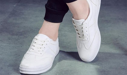Los zapatos blancos son tendencia nuevamente