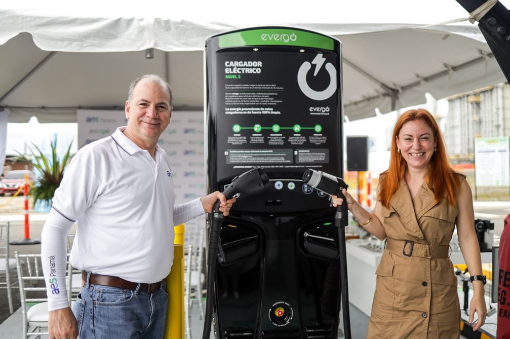 AES Panam inaugura tres estaciones de carga para vehculos elctricos