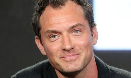 Jude Law habla sobre interpretar a Dumbledore en el spin-off de Harry Potter