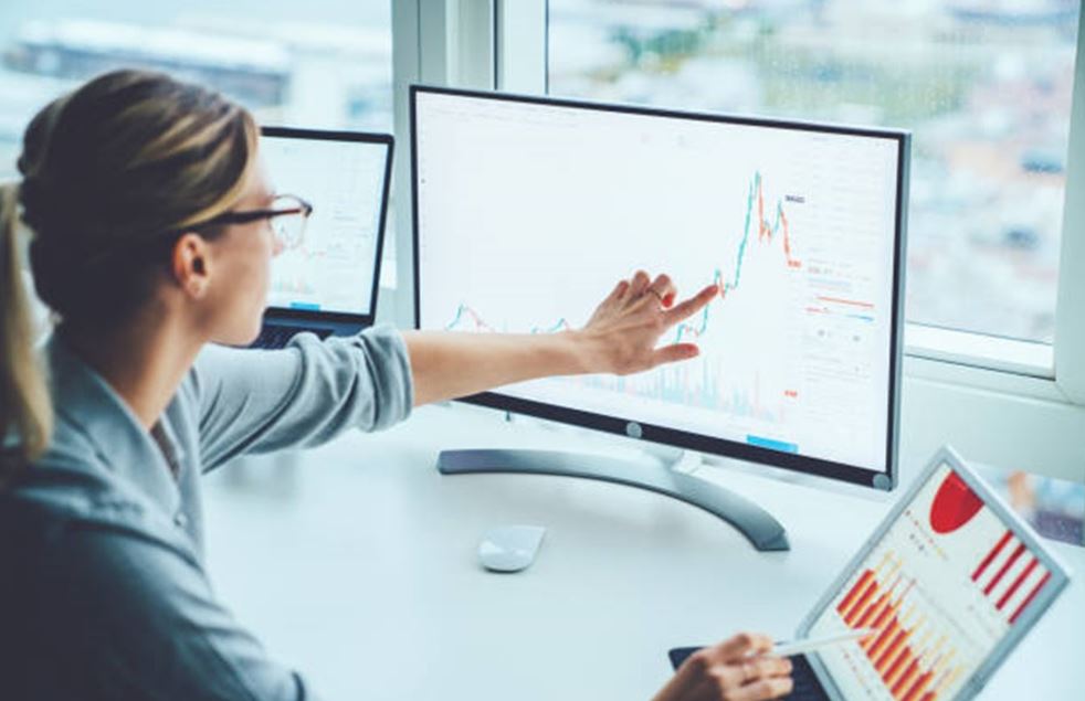 Analtica Avanzada: La Clave para Navegar la Volatilidad Financiera