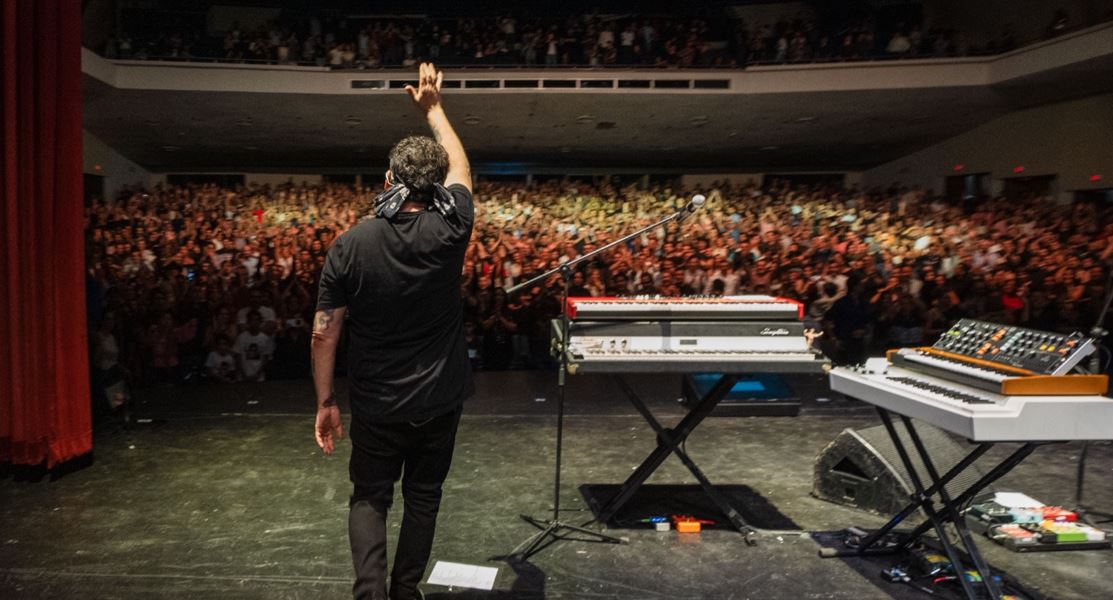 Andres Calamaro Cumple y complace a Panam en su concierto