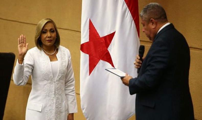 Yanibel Ábrego es reelegida presidenta de la AN