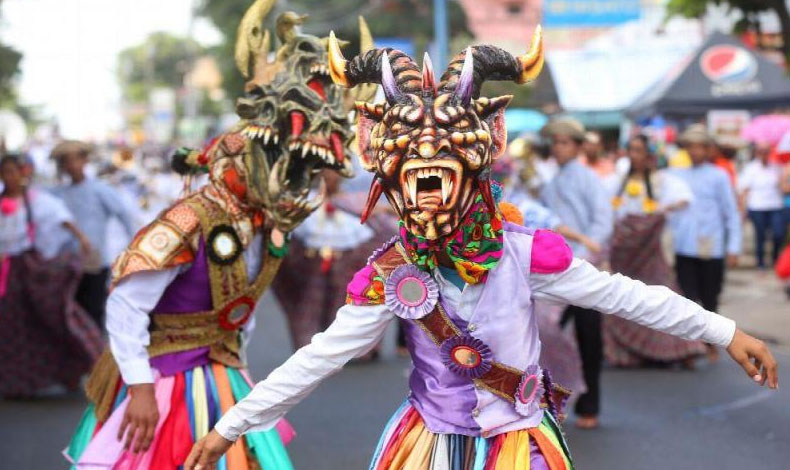 As festeja Panam su Independencia de Espaa con desfile y cumbia