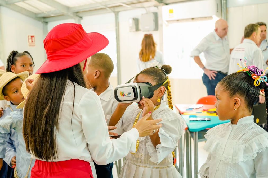 Reafirmando su compromiso con el fortalecimiento de la calidad educativa, Terpel inaugur su primera aula interactiva en Puerto Obalda