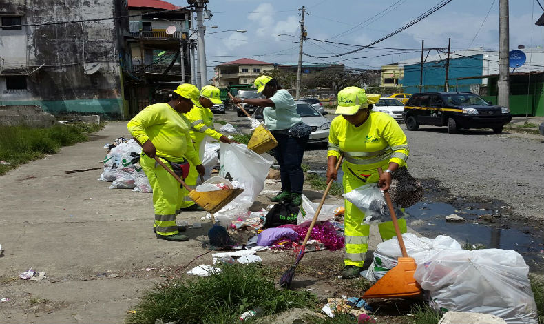 Autoridad de Aseo apoyan las labores de limpieza en Coln