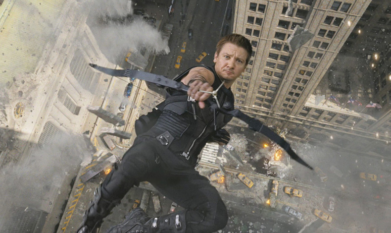 Echa un vistazo al radical cambio de look de Hawkeye para Avengers 4