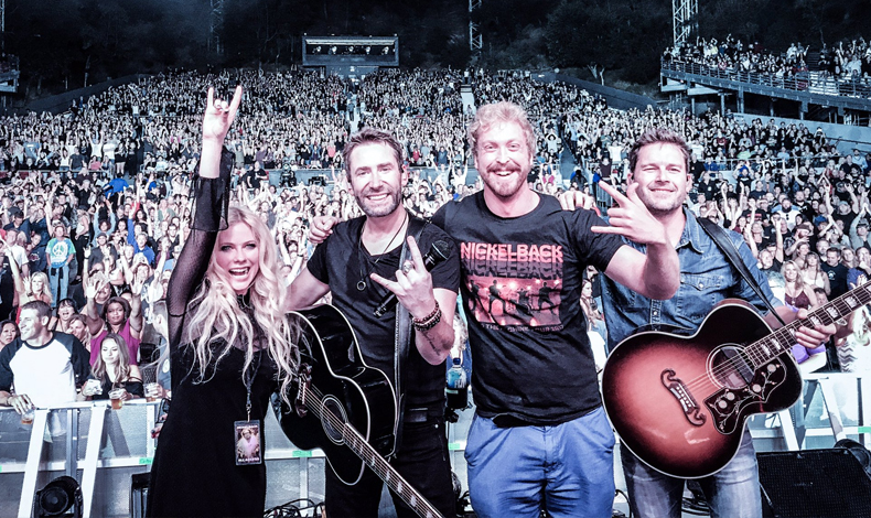 Avril Lavigne tom el escenario de sorpresa junto a Nickelback