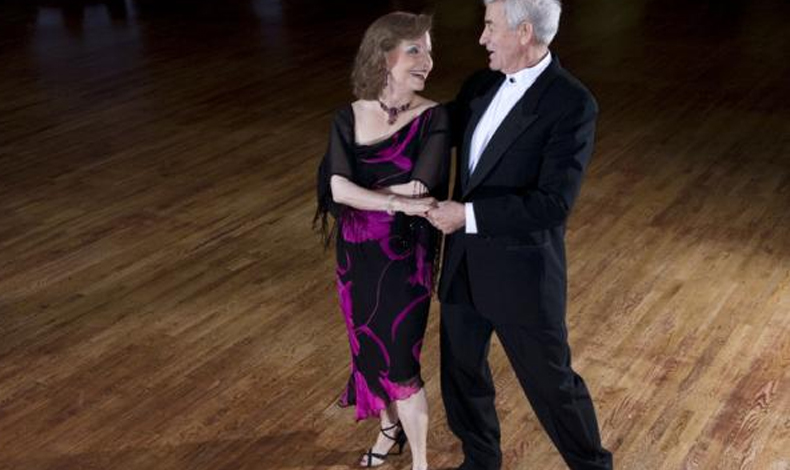 Bailar para los sntomas del envejecimiento del cerebro