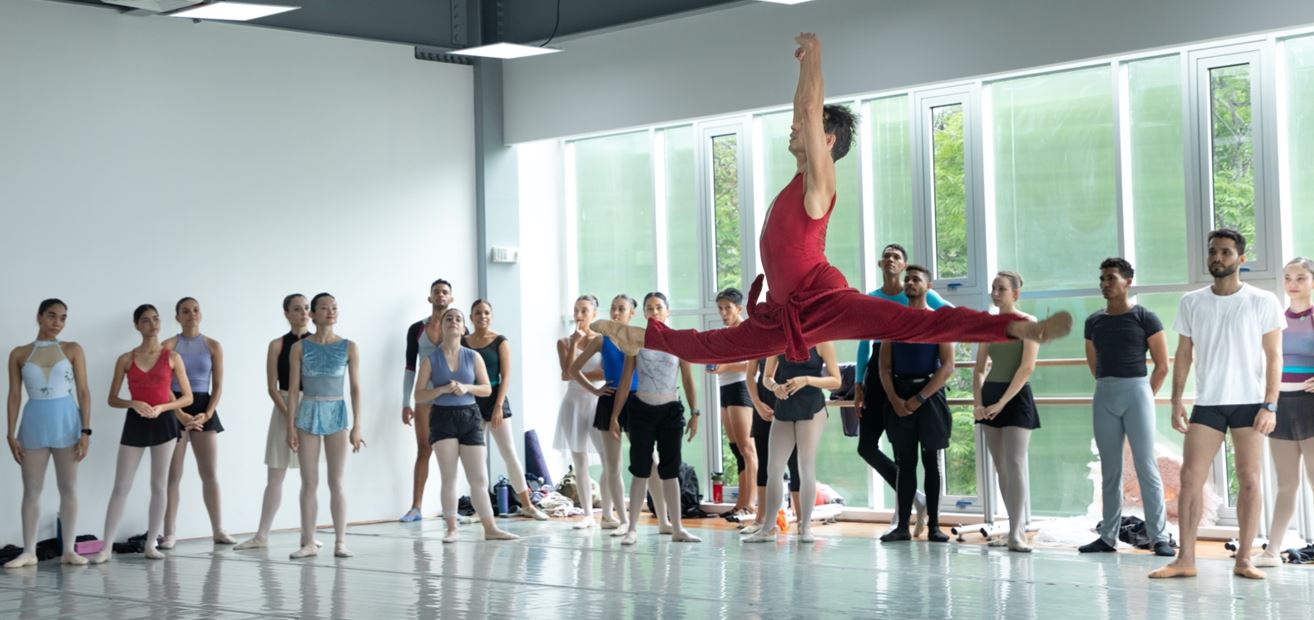 Ballet Nacional de Panam intercambia conocimientos con el maestro internacional, Andreiv Vassiliev