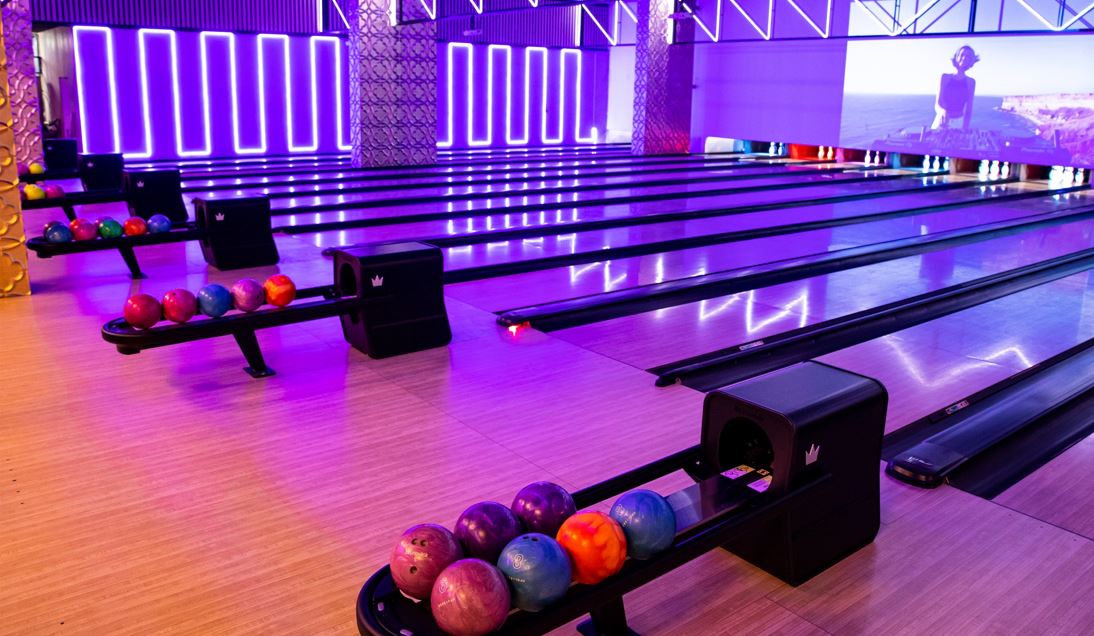 Ahora podrs jugar bolos en AltaPlaza Mall: Bowland, la nueva bolera abre sus puertas