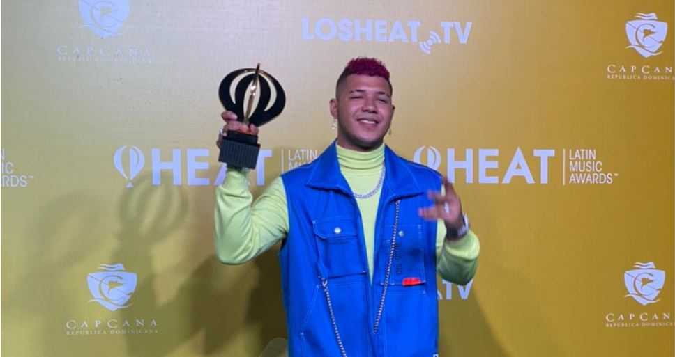 Boza es galardonado en los HEAT Latin Music Awards 2021 como 