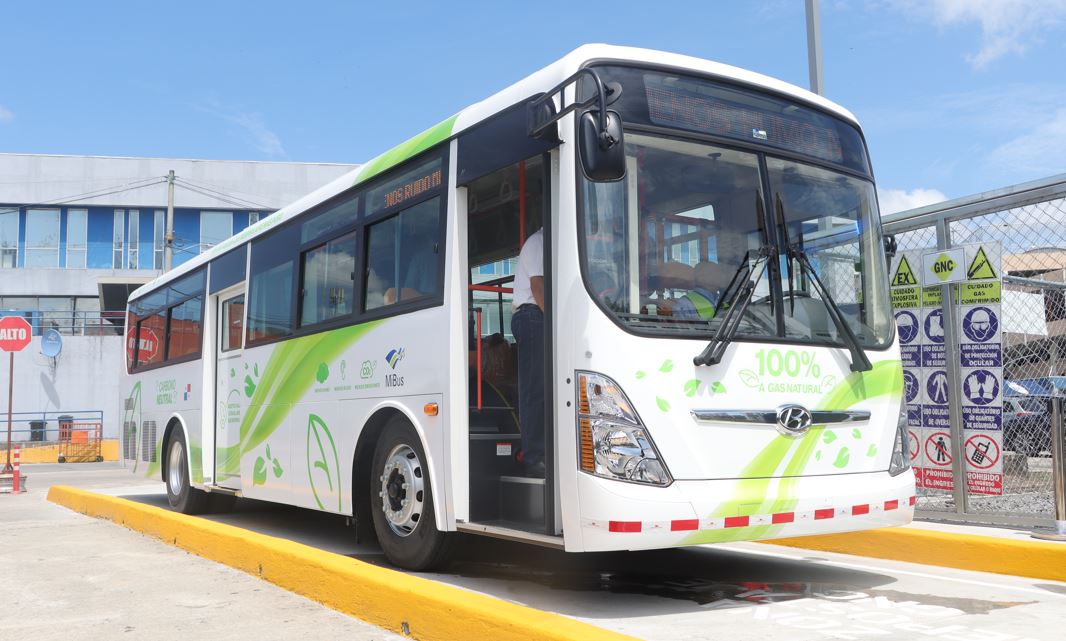 MiBus iniciar plan piloto por 6 meses con 2 buses a Gas Natural Vehicular
