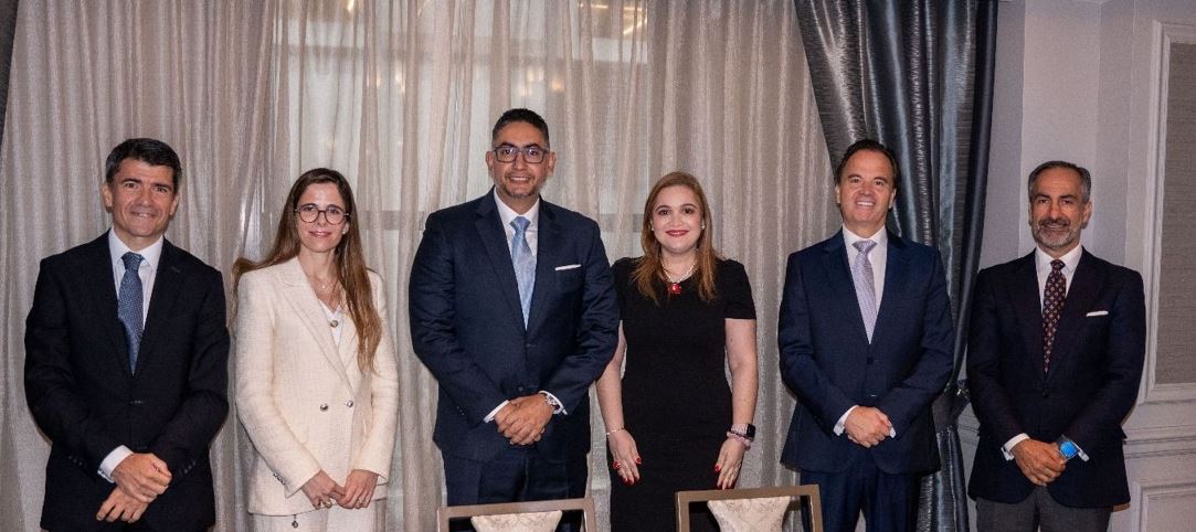 BBVA y Caja de Ahorros formalizan un acuerdo de financiacin de B/. 300 millones para impulsar la economa de Panam