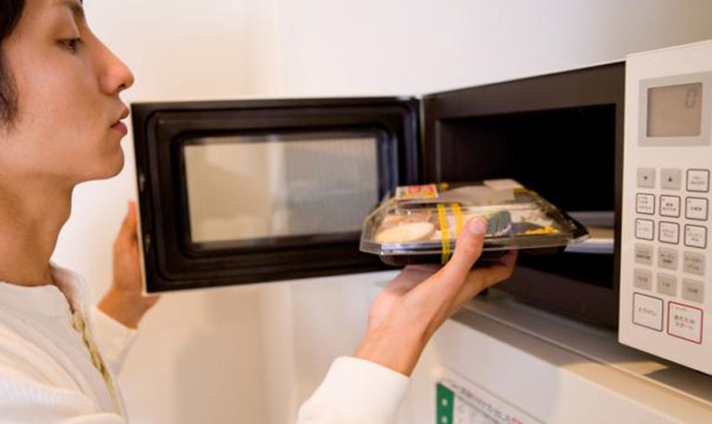 Alimentos que nunca debes calentar en el microondas