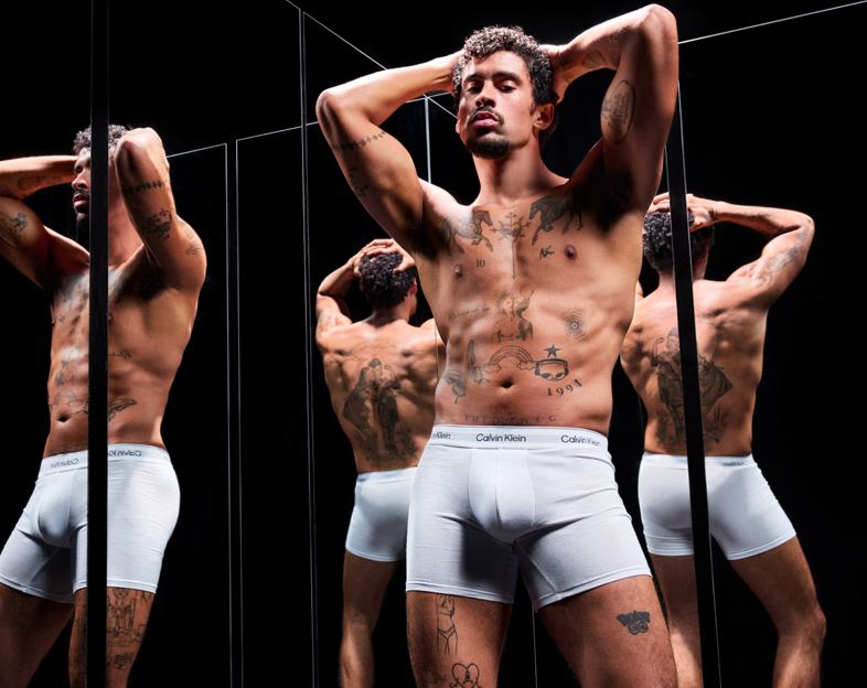 Calvin Klein presenta una nueva campaa de primavera 2025 protagonizada por Bad Bunny