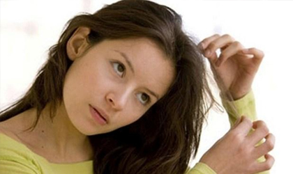 Razones por las que no se debe pasar por alto las canas prematuras